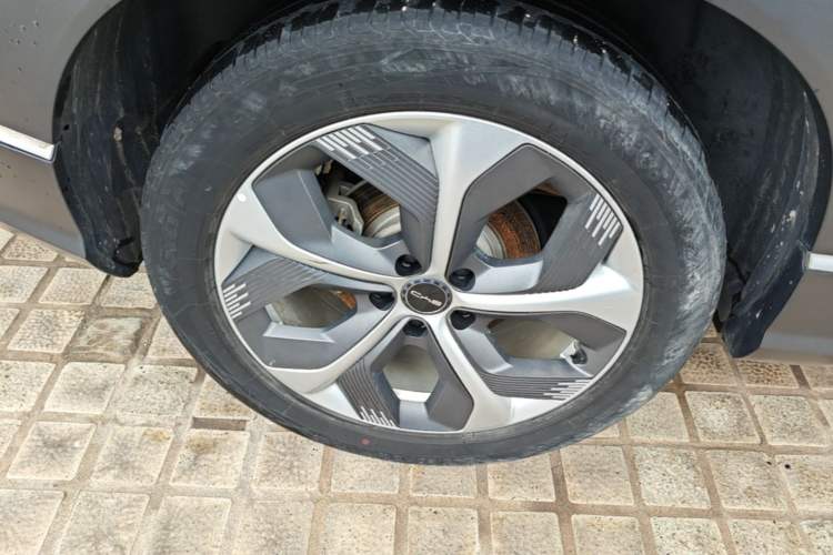 Used BYD Frigate 07 2023 DM-i 205KM Flagship Model Right Rear Wheel Hub