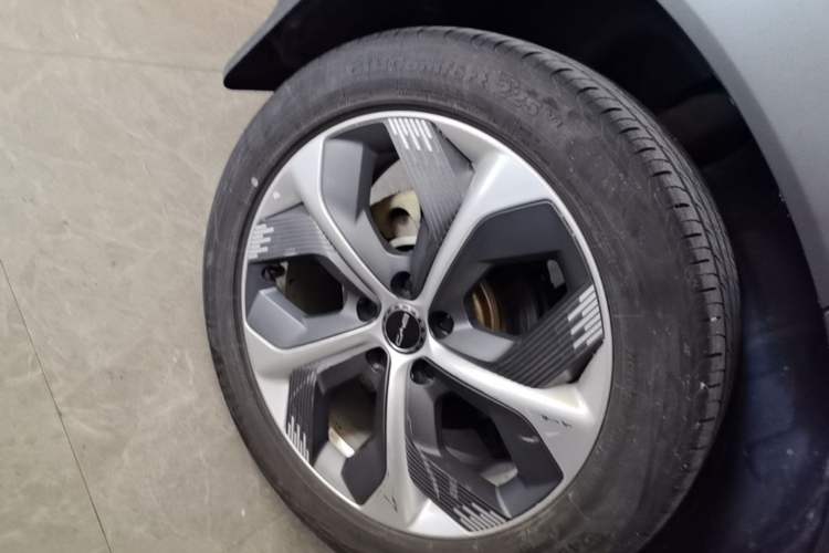 Used BYD Frigate 07 2023 DM-i 100KM Prestige Model Right Rear Wheel Hub