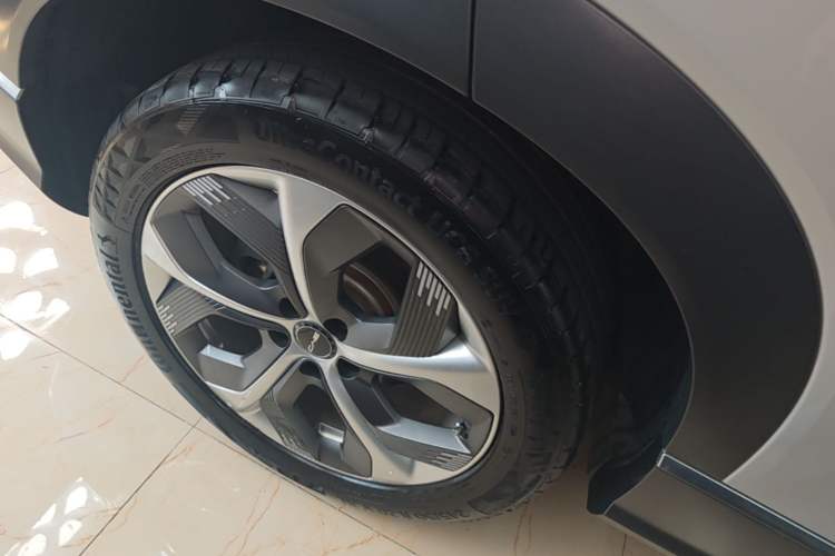 Used BYD Frigate 07 2023 DM-i 100KM Flagship Model Right Rear Wheel Hub