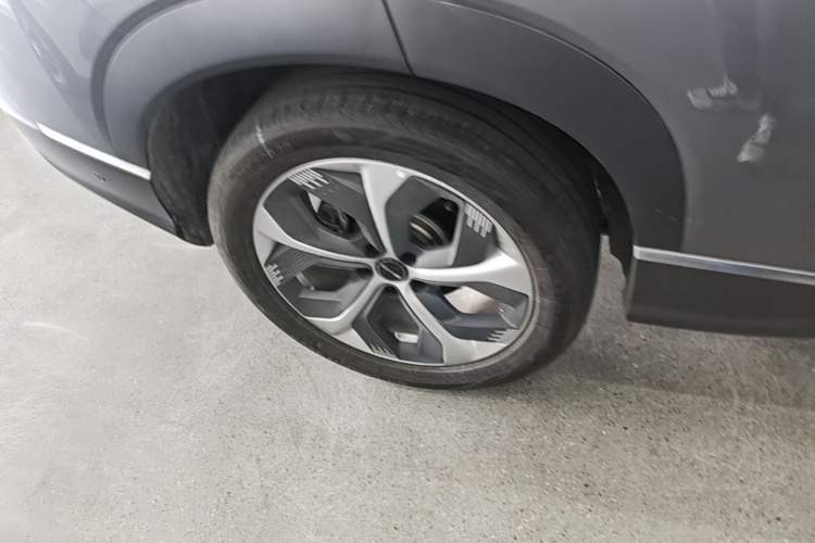 Used BYD Frigate 07 2023 DM-i 100KM Flagship Model Right Rear Wheel Hub
