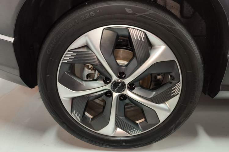Used BYD Frigate 07 2023 DM-i 100KM Prestige Model Right Rear Wheel Hub