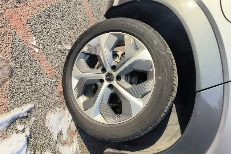 Used BYD Frigate 07 2023 DM-i 100KM Prestige Model Right Rear Wheel Hub