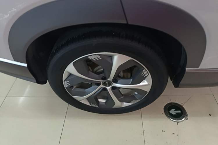 Used BYD Frigate 07 2023 DM-i 100KM Prestige Model Right Rear Wheel Hub