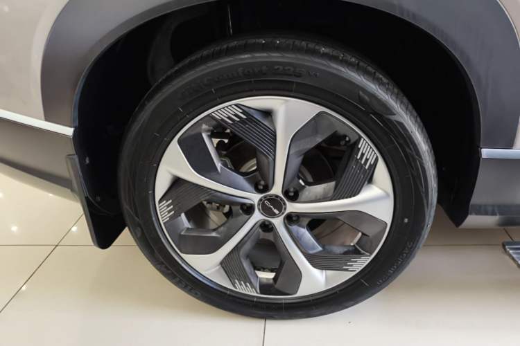 Used BYD Frigate 07 2023 DM-i 205KM Prestige Model Right Rear Wheel Hub