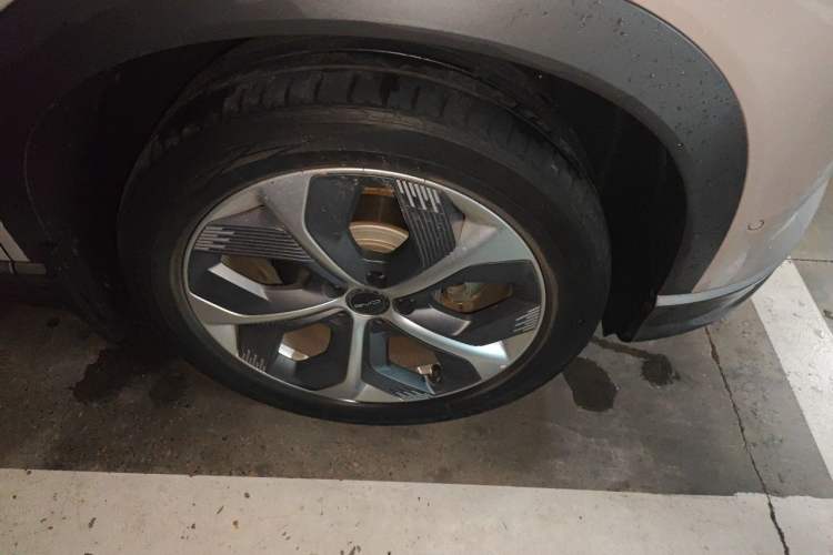 Used BYD Frigate 07 2023 DM-i 100KM Flagship Model Right Front Wheel Hub