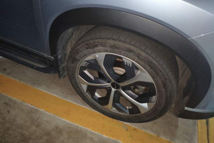 Used BYD Frigate 07 2023 DM-i 205KM Prestige Model Right Front Wheel Hub