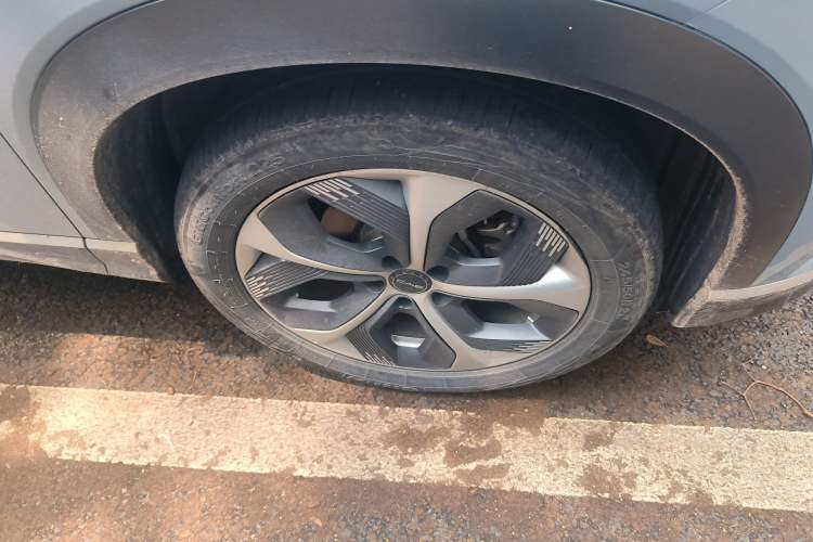Used BYD Frigate 07 2023 DM-i 100KM Prestige Model Right Front Wheel Hub