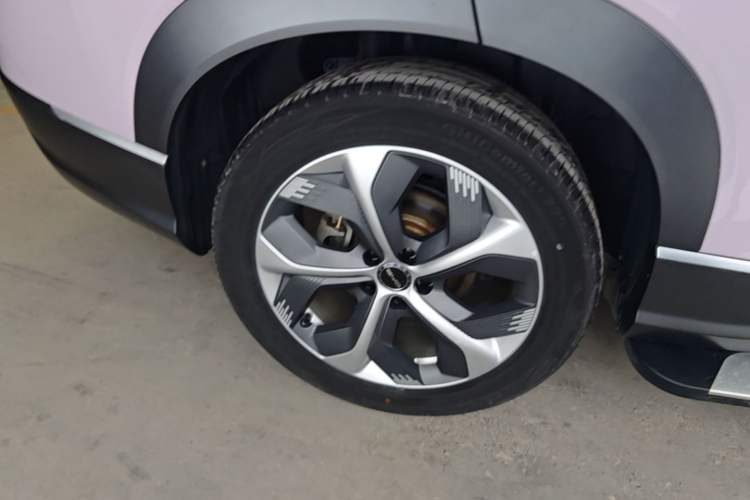 Used BYD Frigate 07 2023 DM-i 205KM Prestige Model Right Rear Wheel Hub