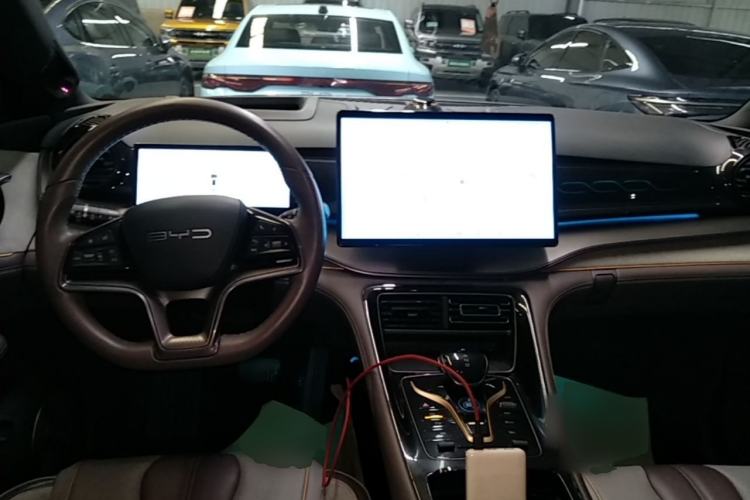Used BYD Frigate 07 2023 DM-p 175 km Four-Wheel Drive Flagship Model Center Console