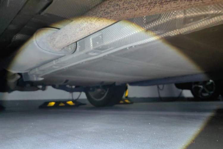 Used BYD Frigate 07 2023 DM-i 100KM Flagship Model Chassis Front Right