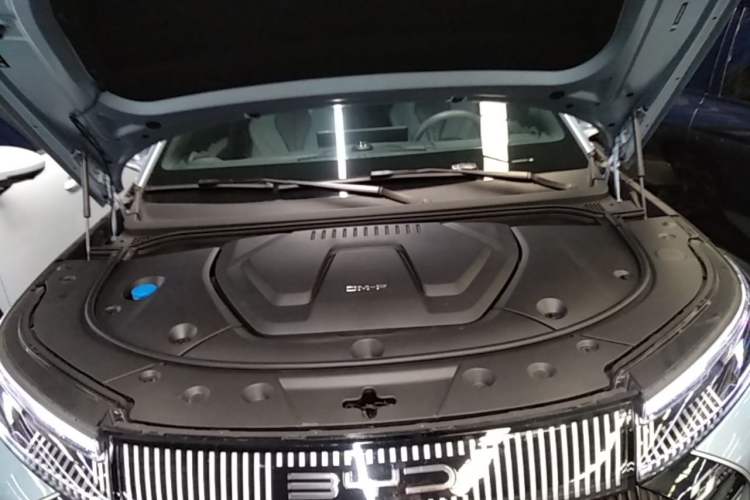 Used BYD Frigate 07 2023 DM-p 175 km Four-Wheel Drive Flagship Model Engine Bay