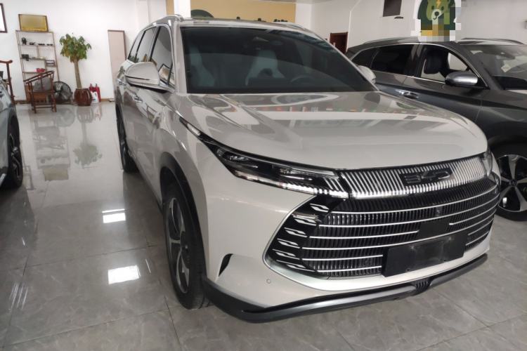 Used BYD Frigate 07 2023 DM-i 100KM Prestige Model Front Right 45 Deg