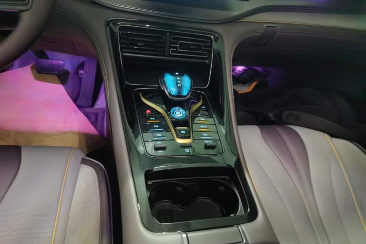 Used BYD Frigate 07 2023 DM-i 100KM Flagship Model Gear Lever