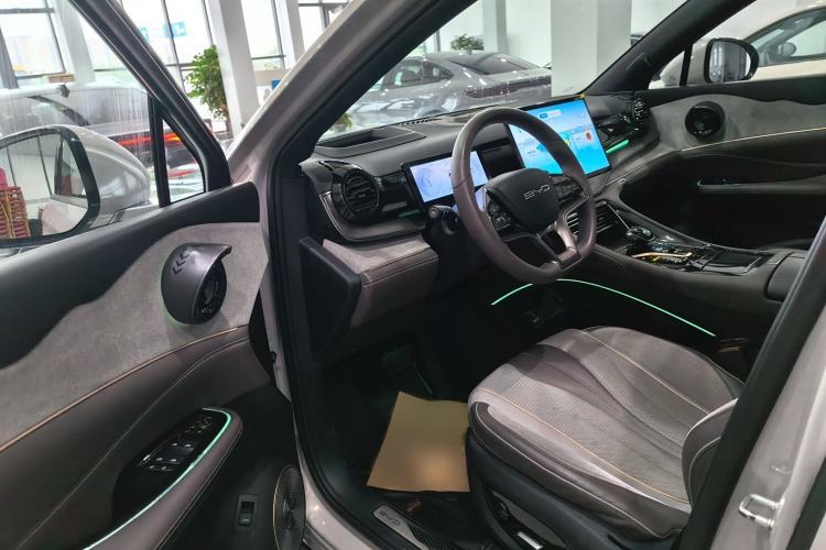 Used BYD Frigate 07 2023 DM-i 100KM Flagship Model Interior 2
