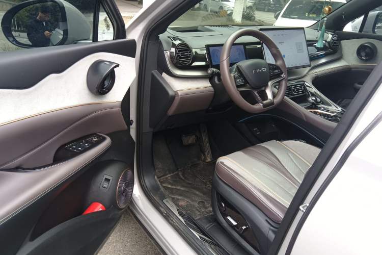 Used BYD Frigate 07 2023 DM-i 100KM Flagship Model Interior 3
