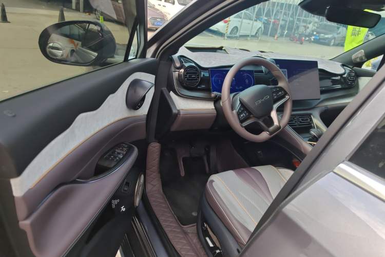 Used BYD Frigate 07 2023 DM-p 175 km Four-Wheel Drive Flagship Model Interior 3