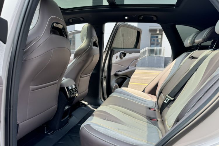 Used BYD Frigate 07 2023 DM-p 175 km Four-Wheel Drive Flagship Model Interior 4
