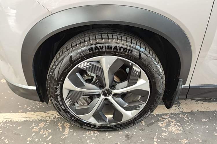 Used BYD Frigate 07 2023 DM-i 100KM Prestige Model Left Front Wheel Hub