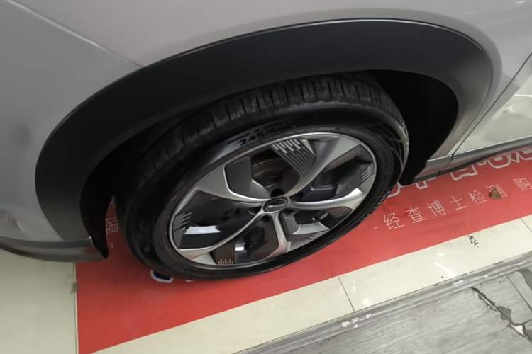 Used BYD Frigate 07 2023 DM-i 100KM Prestige Model Left Front Wheel Hub