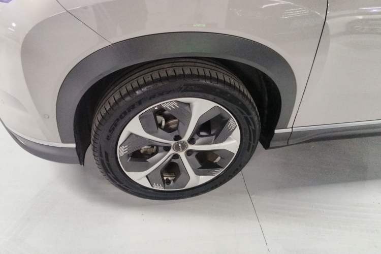 Used BYD Frigate 07 2023 DM-i 100KM Flagship Model Left Front Wheel Hub