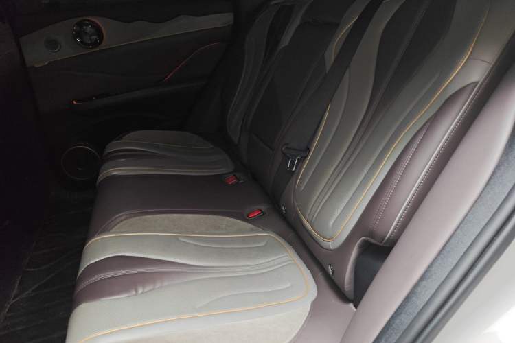 Used BYD Frigate 07 2023 DM-p 175 km Four-Wheel Drive Flagship Model Left Rear Seat