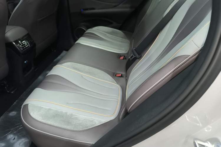 Used BYD Frigate 07 2023 DM-i 100KM Prestige Model Left Rear Seat