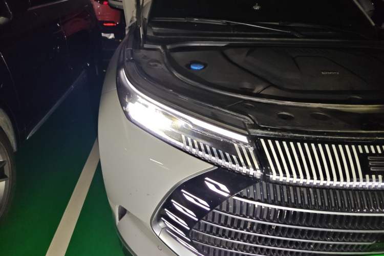 Used BYD Frigate 07 2023 DM-i 205KM Prestige Model Right Front Headlight