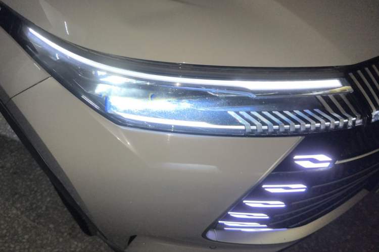 Used BYD Frigate 07 2023 DM-i 205KM Prestige Model Right Front Headlight