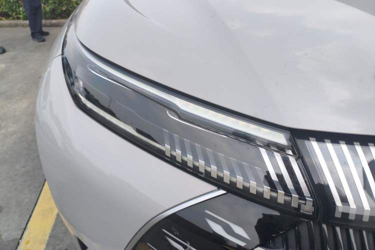 Used BYD Frigate 07 2023 DM-i 100KM Prestige Model Right Front Headlight