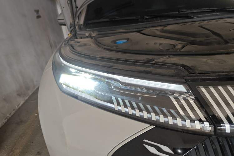 Used BYD Frigate 07 2023 DM-i 100KM Luxury Model Right Front Headlight