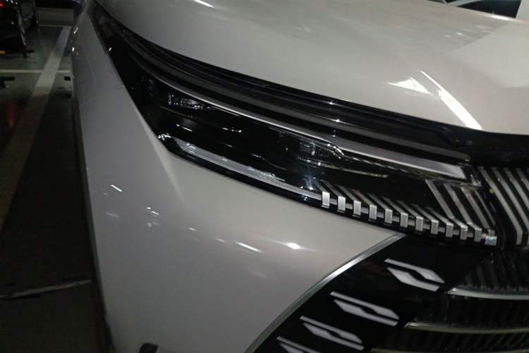 Used BYD Frigate 07 2023 DM-i 100KM Flagship Model Right Front Headlight