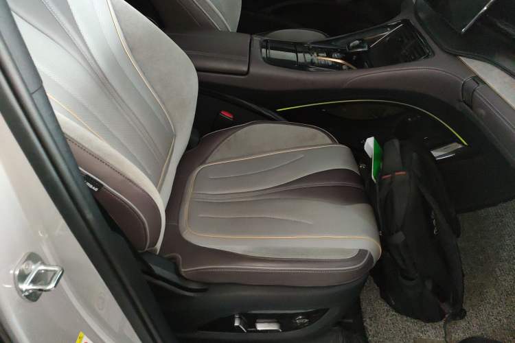 Used BYD Frigate 07 2023 DM-i 100KM Prestige Model Right Front Seat