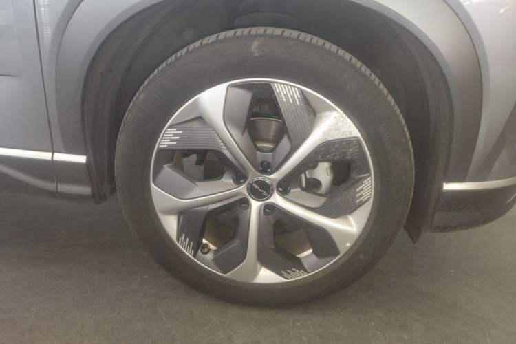 Used BYD Frigate 07 2023 DM-i 205KM Prestige Model Right Front Wheel Hub