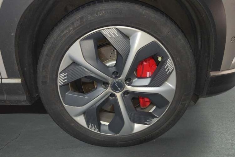 Used BYD Frigate 07 2023 DM-p 175 km Four-Wheel Drive Flagship Model Right Front Wheel Hub