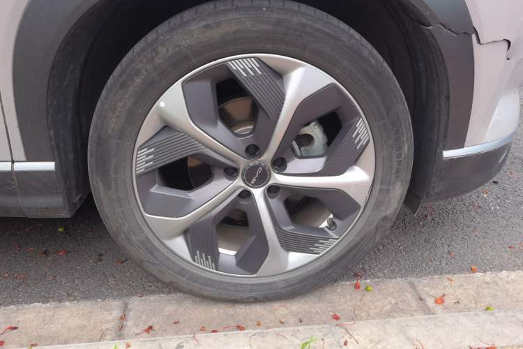 Used BYD Frigate 07 2023 DM-i 205KM Prestige Model Right Front Wheel Hub
