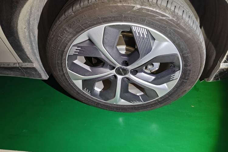 Used BYD Frigate 07 2023 DM-i 205KM Prestige Model Right Front Wheel Hub