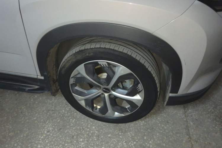 Used BYD Frigate 07 2023 DM-i 205KM Prestige Model Right Front Wheel Hub