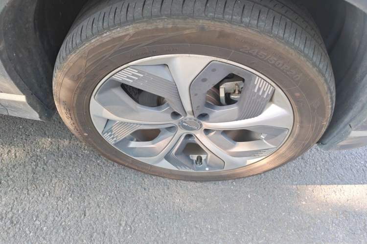 Used BYD Frigate 07 2023 DM-i 100KM Prestige Model Right Front Wheel Hub