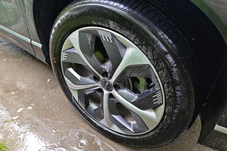 Used BYD Frigate 07 2023 DM-i 100KM Flagship Model Right Front Wheel Hub