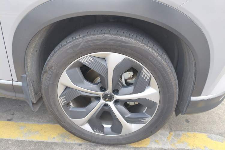 Used BYD Frigate 07 2023 DM-i 100KM Prestige Model Right Front Wheel Hub