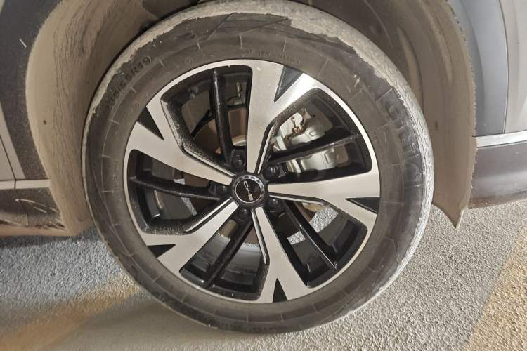 Used BYD Frigate 07 2023 DM-i 100KM Luxury Model Right Front Wheel Hub