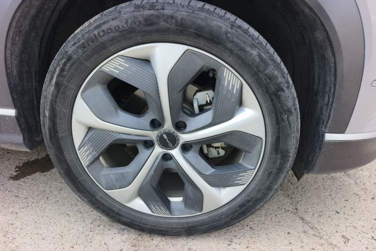 Used BYD Frigate 07 2023 DM-i 100KM Flagship Model Right Front Wheel Hub