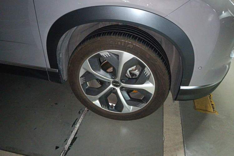 Used BYD Frigate 07 2023 DM-i 100KM Flagship Model Right Front Wheel Hub