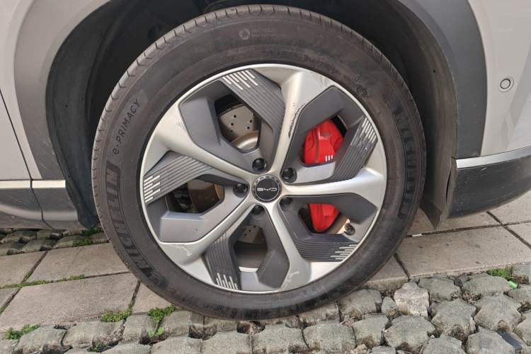 Used BYD Frigate 07 2023 DM-p 175 km Four-Wheel Drive Flagship Model Right Front Wheel Hub