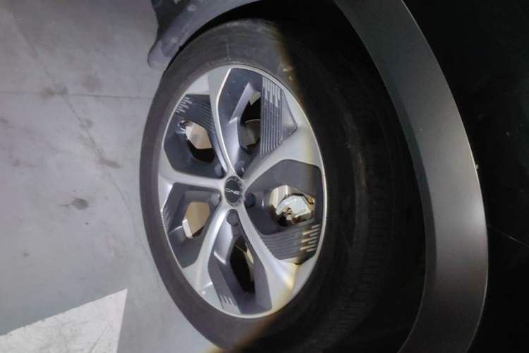 Used BYD Frigate 07 2023 DM-i 100KM Flagship Model Right Front Wheel Hub