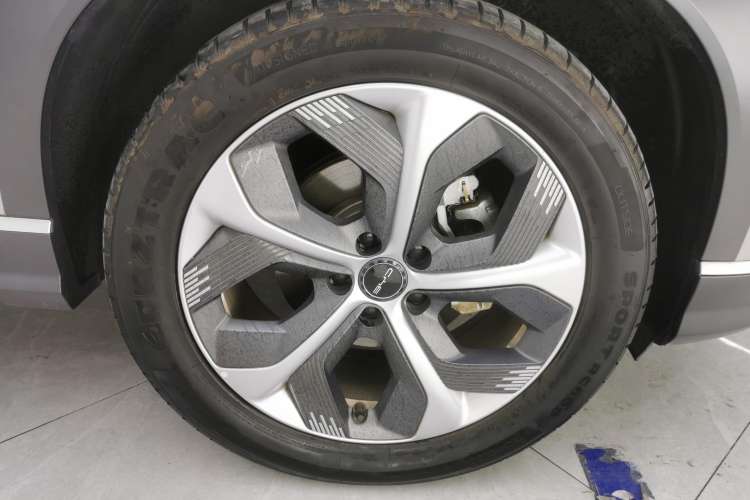 Used BYD Frigate 07 2023 DM-i 100KM Prestige Model Right Rear Wheel Hub