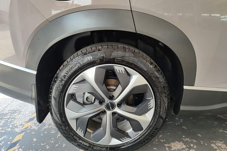 Used BYD Frigate 07 2023 DM-i 100KM Prestige Model Right Rear Wheel Hub