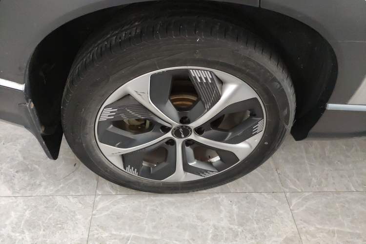 Used BYD Frigate 07 2023 DM-i 100KM Prestige Model Right Rear Wheel Hub