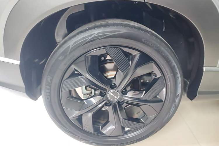 Used BYD Frigate 07 2023 DM-i 100KM Prestige Model Right Rear Wheel Hub