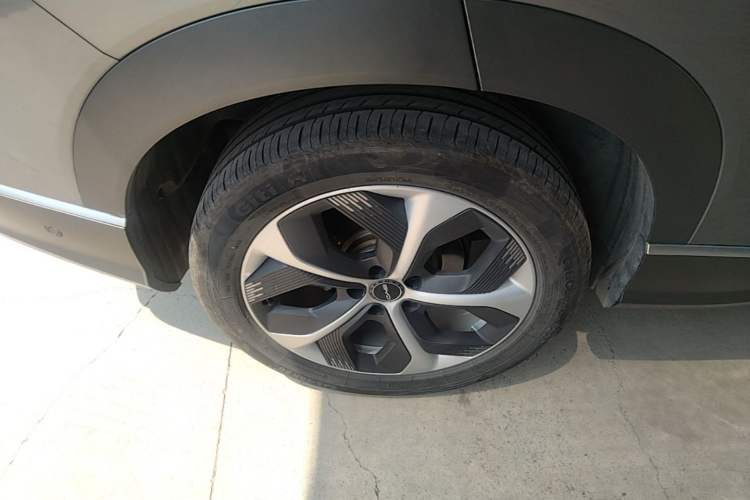 Used BYD Frigate 07 2023 DM-i 100KM Flagship Model Right Rear Wheel Hub